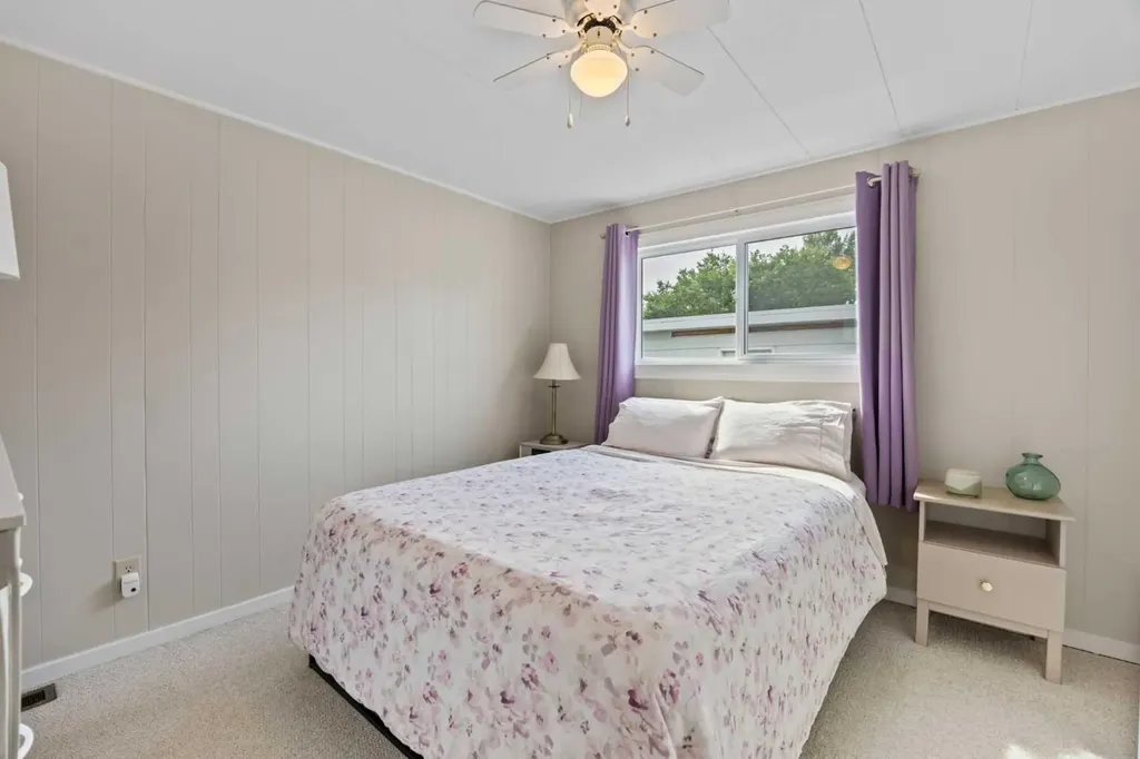828 West Chestermere Chestermere AB T1X 1B6