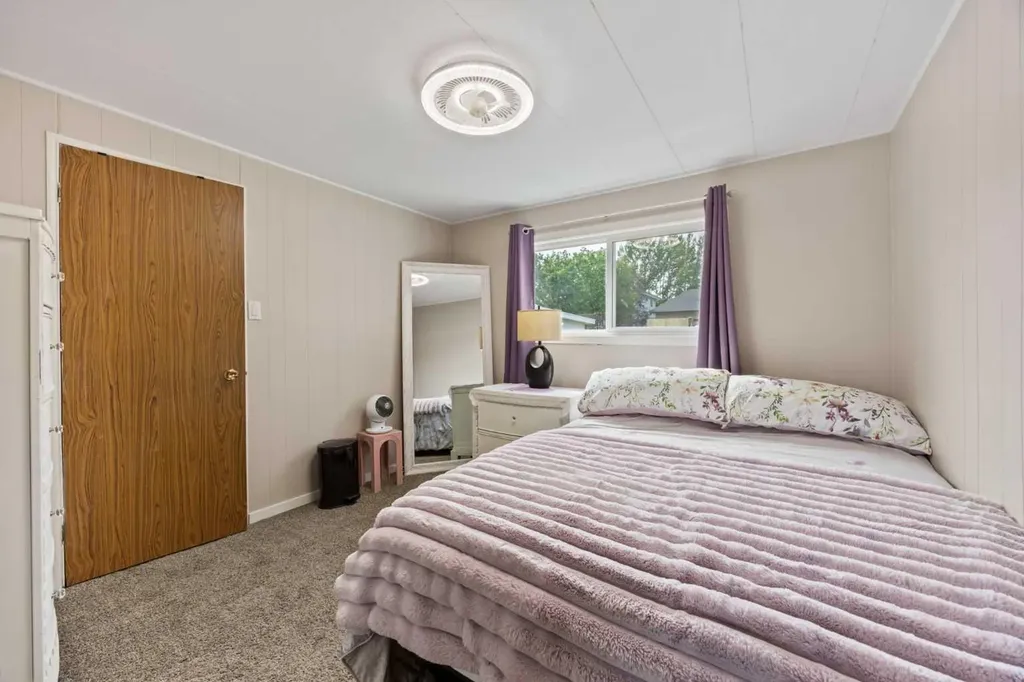 828 West Chestermere Chestermere AB T1X 1B6