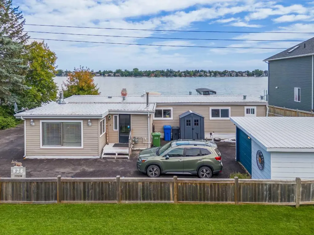 828 West Chestermere Chestermere AB T1X 1B6
