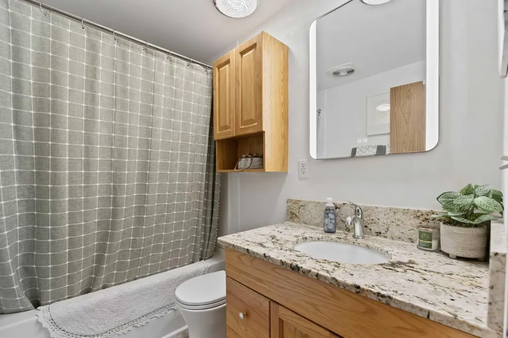 828 West Chestermere Chestermere AB T1X 1B6