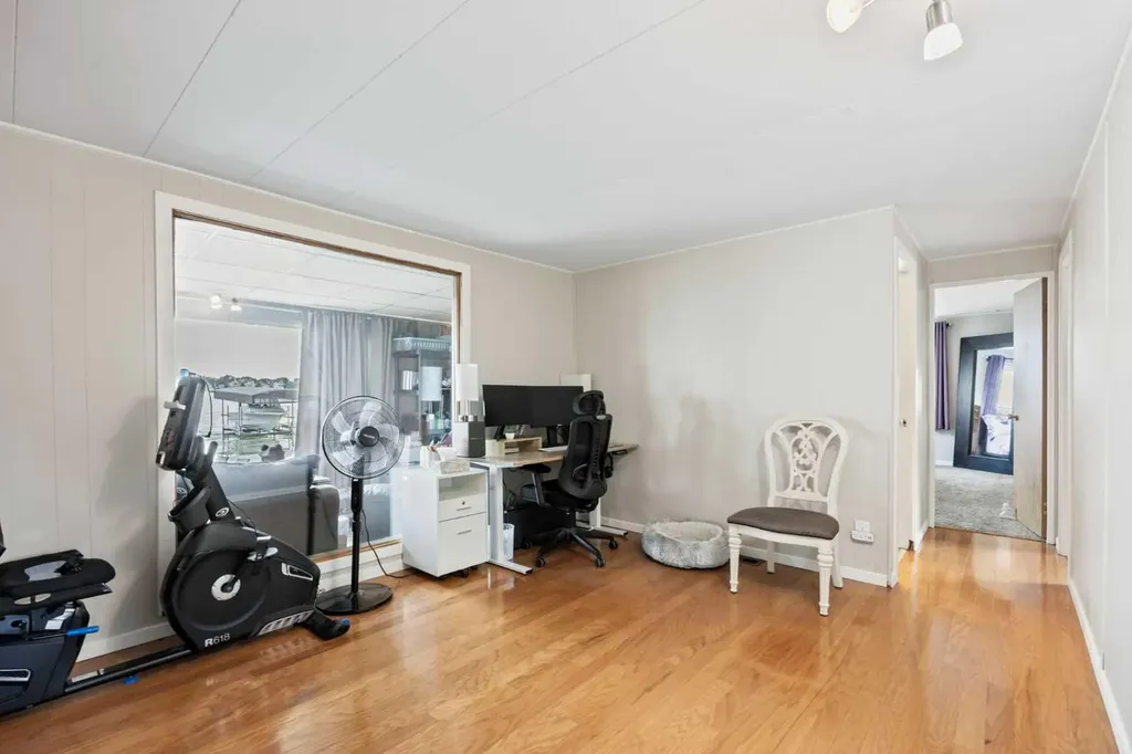 828 West Chestermere Chestermere AB T1X 1B6
