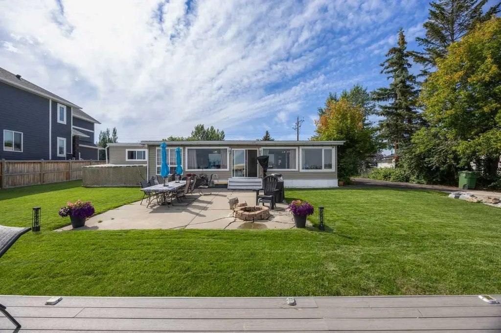 828 West Chestermere Chestermere AB T1X 1B6