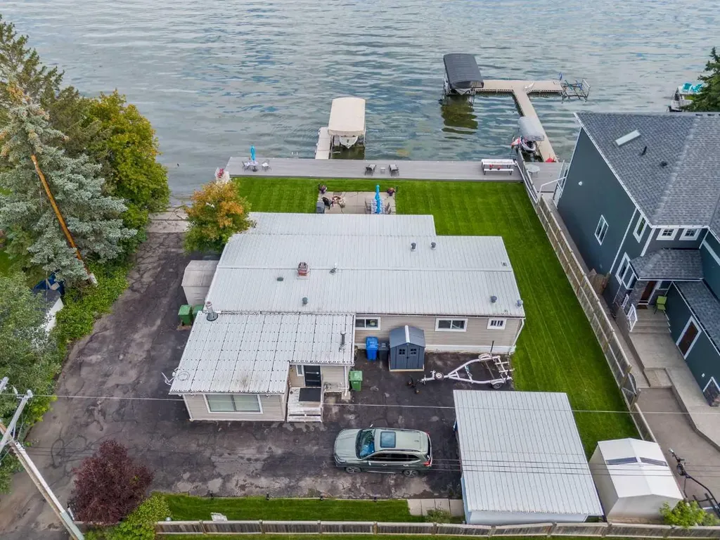 828 West Chestermere Chestermere AB T1X 1B6