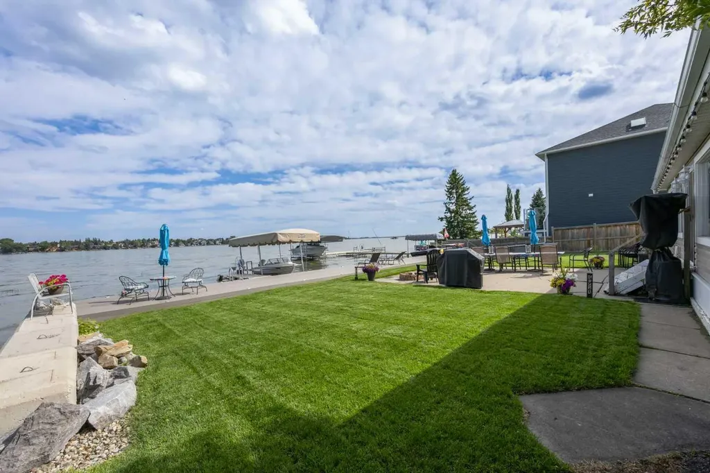 828 West Chestermere Chestermere AB T1X 1B6