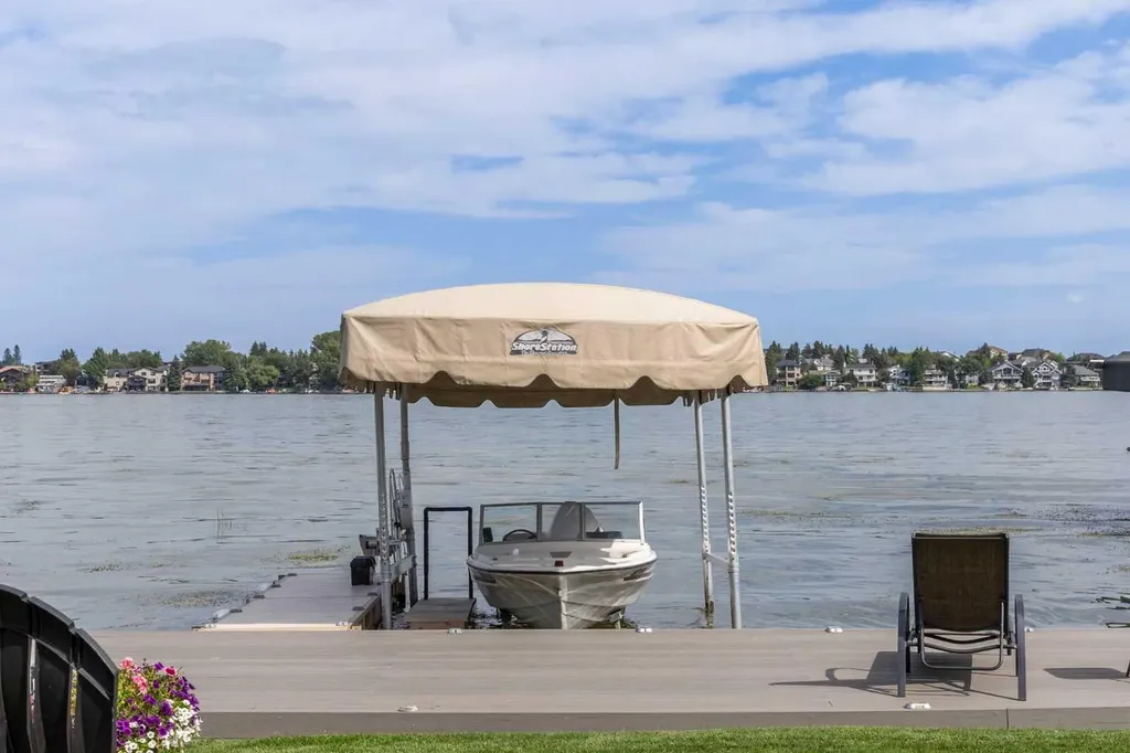 828 West Chestermere Chestermere AB T1X 1B6
