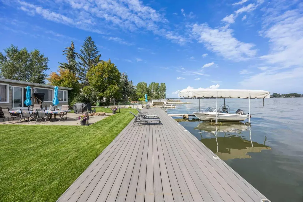 828 West Chestermere Chestermere AB T1X 1B6