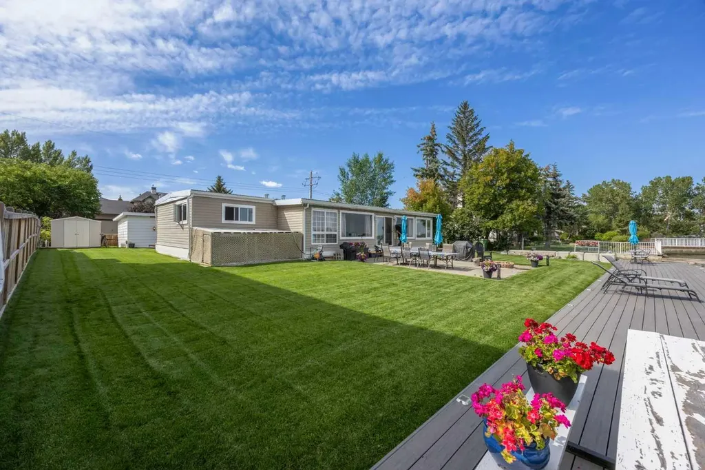 828 West Chestermere Chestermere AB T1X 1B6