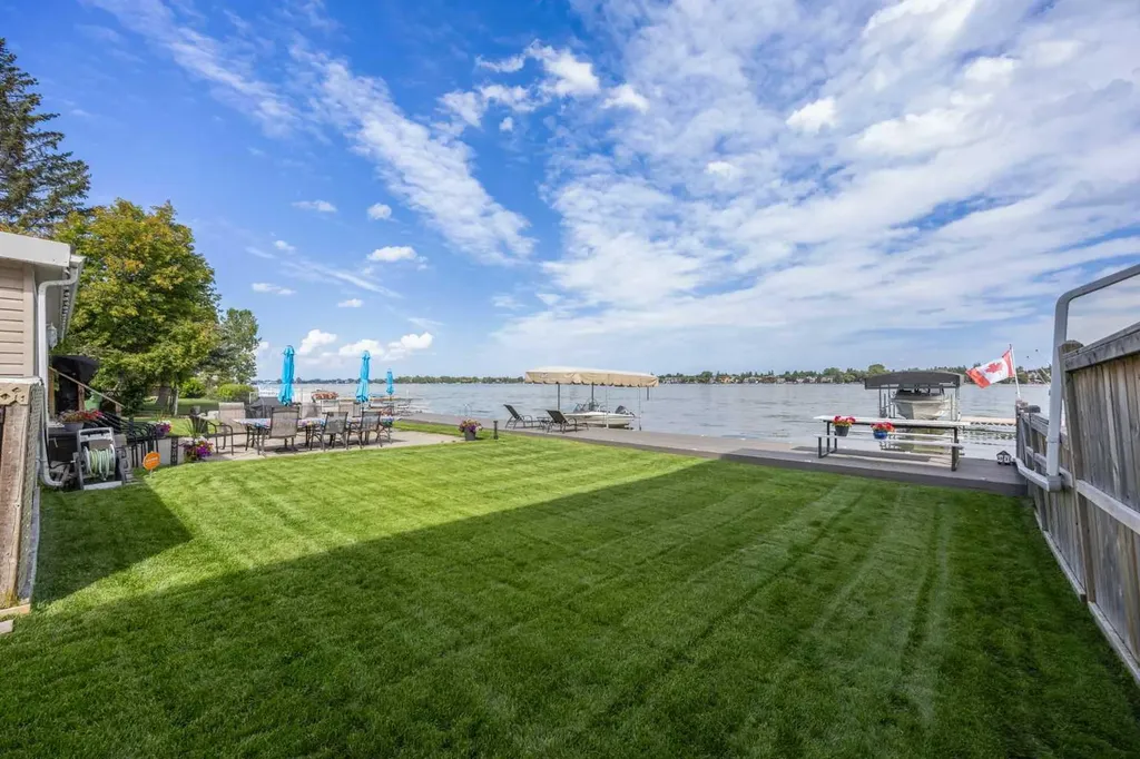 828 West Chestermere Chestermere AB T1X 1B6