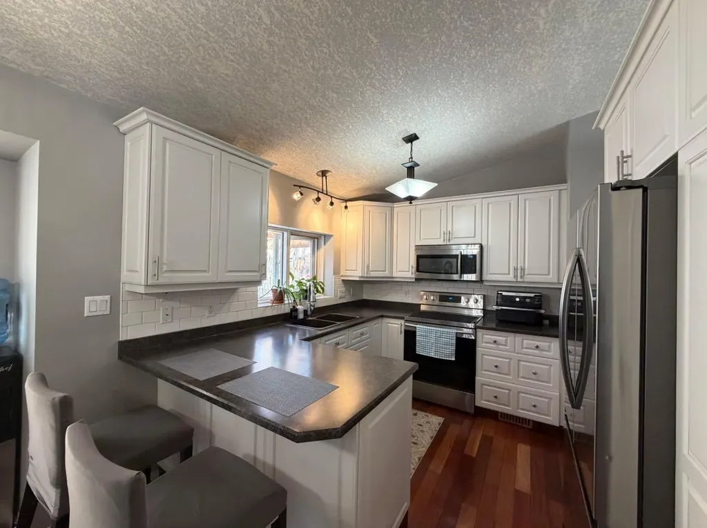 5910 10 Avenue Edson AB T7E 1J3
