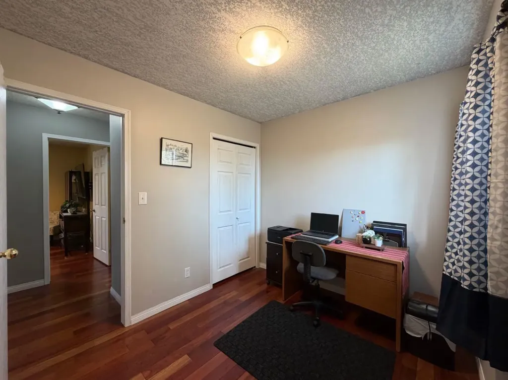 5910 10 Avenue Edson AB T7E 1J3