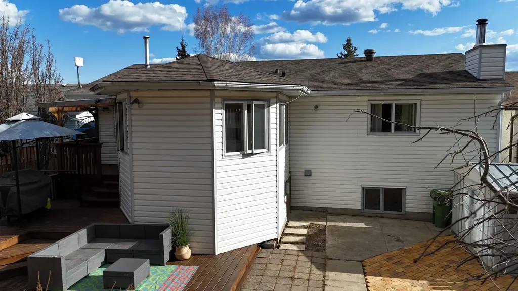5910 10 Avenue Edson AB T7E 1J3