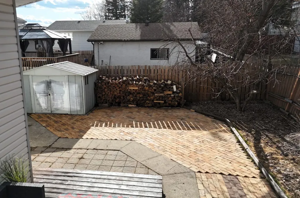 5910 10 Avenue Edson AB T7E 1J3