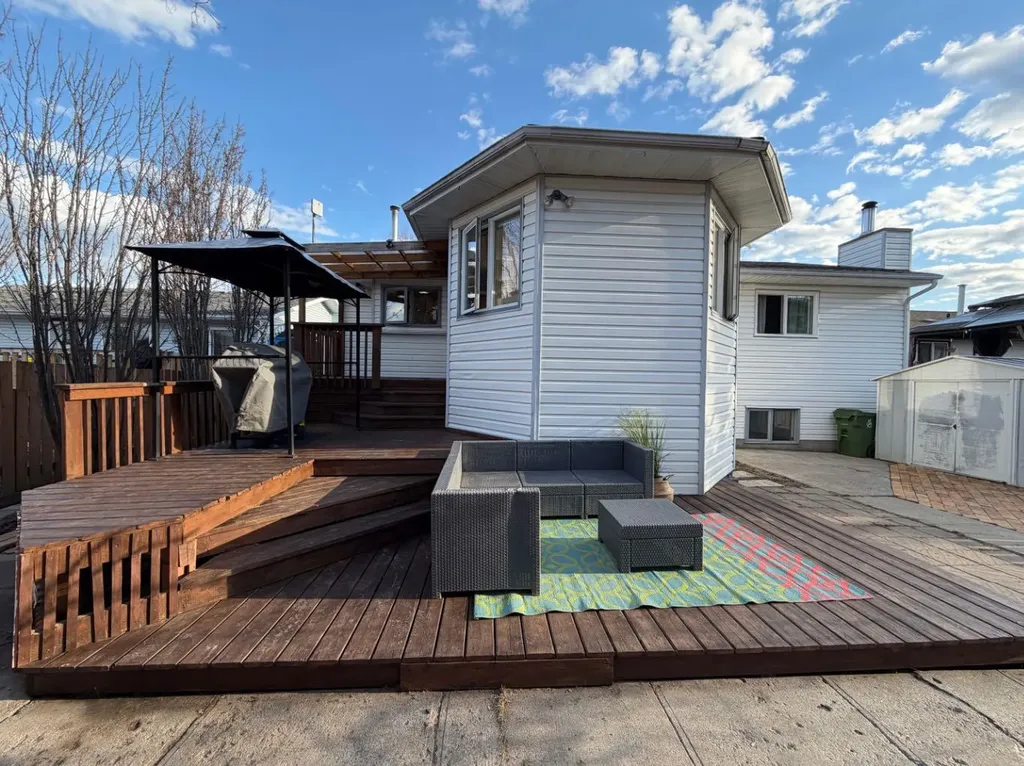 5910 10 Avenue Edson AB T7E 1J3