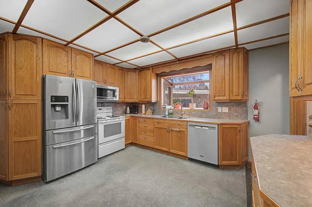 1284 Hunterburn Crescent NW Calgary AB T2K 4T2