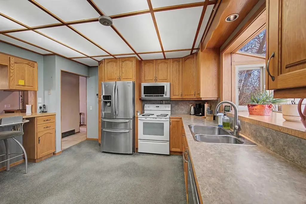 1284 Hunterburn Crescent NW Calgary AB T2K 4T2
