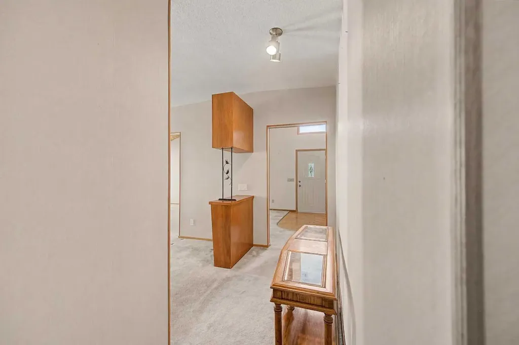1284 Hunterburn Crescent NW Calgary AB T2K 4T2