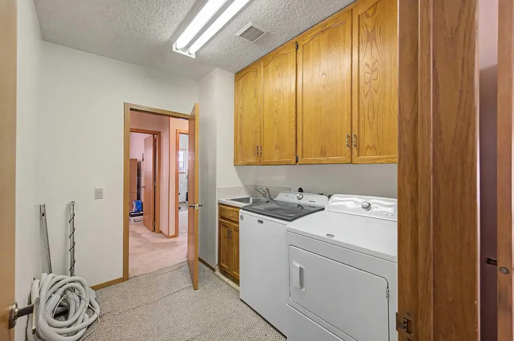 1284 Hunterburn Crescent NW Calgary AB T2K 4T2