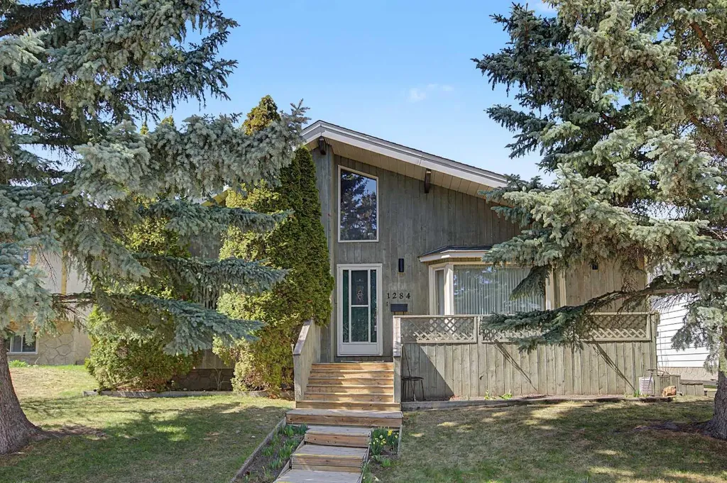 1284 Hunterburn Crescent NW Calgary AB T2K 4T2