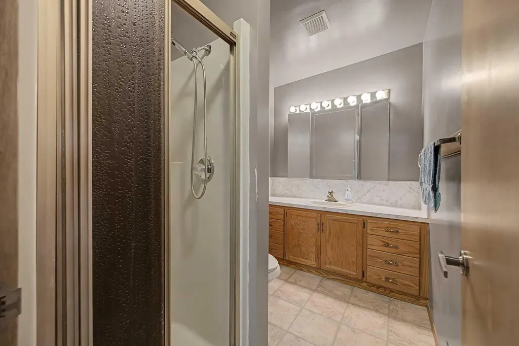 1284 Hunterburn Crescent NW Calgary AB T2K 4T2