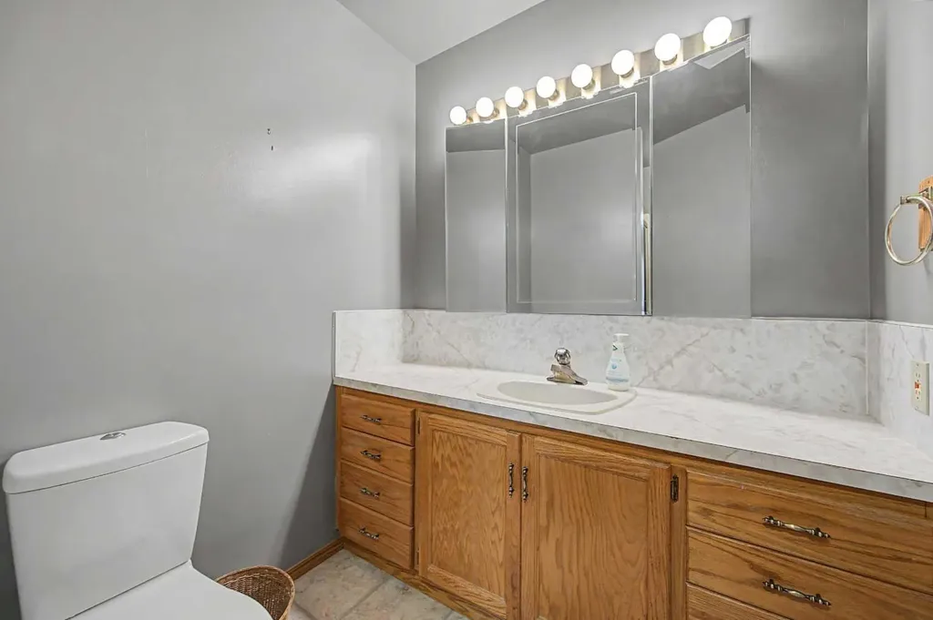 1284 Hunterburn Crescent NW Calgary AB T2K 4T2
