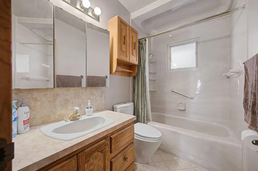 1284 Hunterburn Crescent NW Calgary AB T2K 4T2