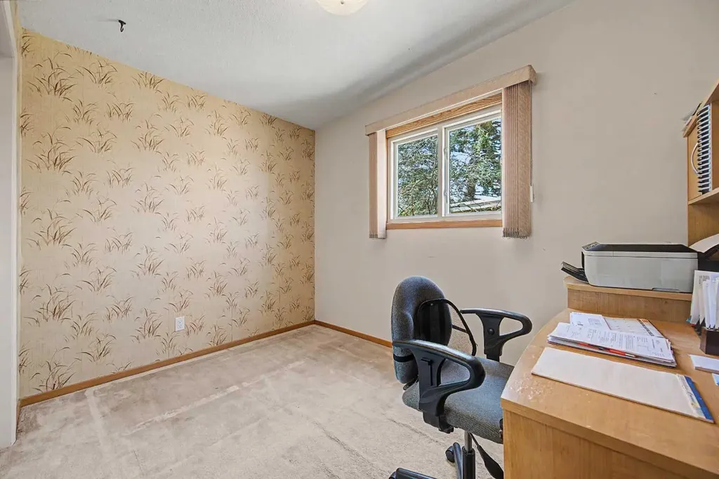 1284 Hunterburn Crescent NW Calgary AB T2K 4T2