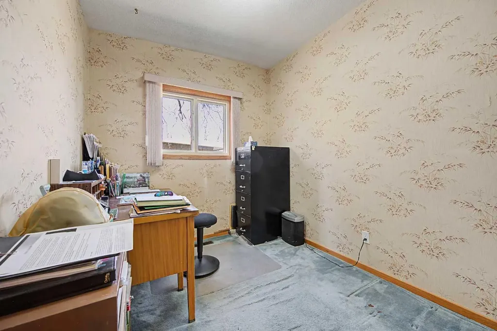 1284 Hunterburn Crescent NW Calgary AB T2K 4T2