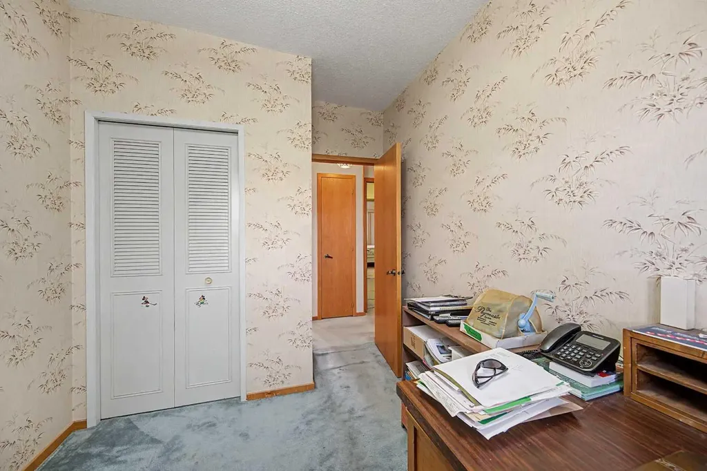 1284 Hunterburn Crescent NW Calgary AB T2K 4T2