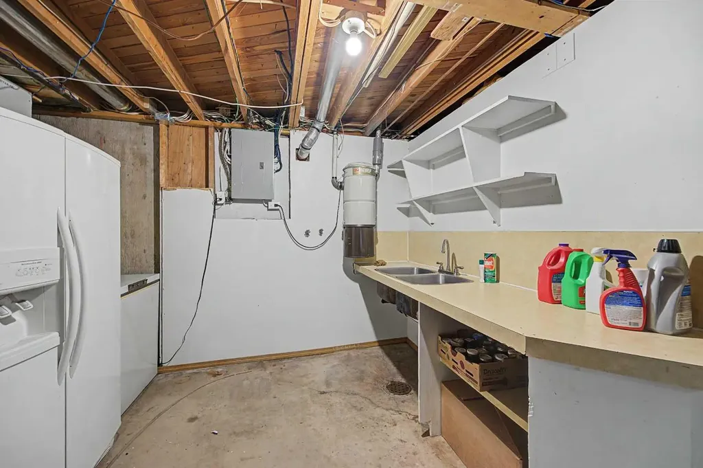 1284 Hunterburn Crescent NW Calgary AB T2K 4T2