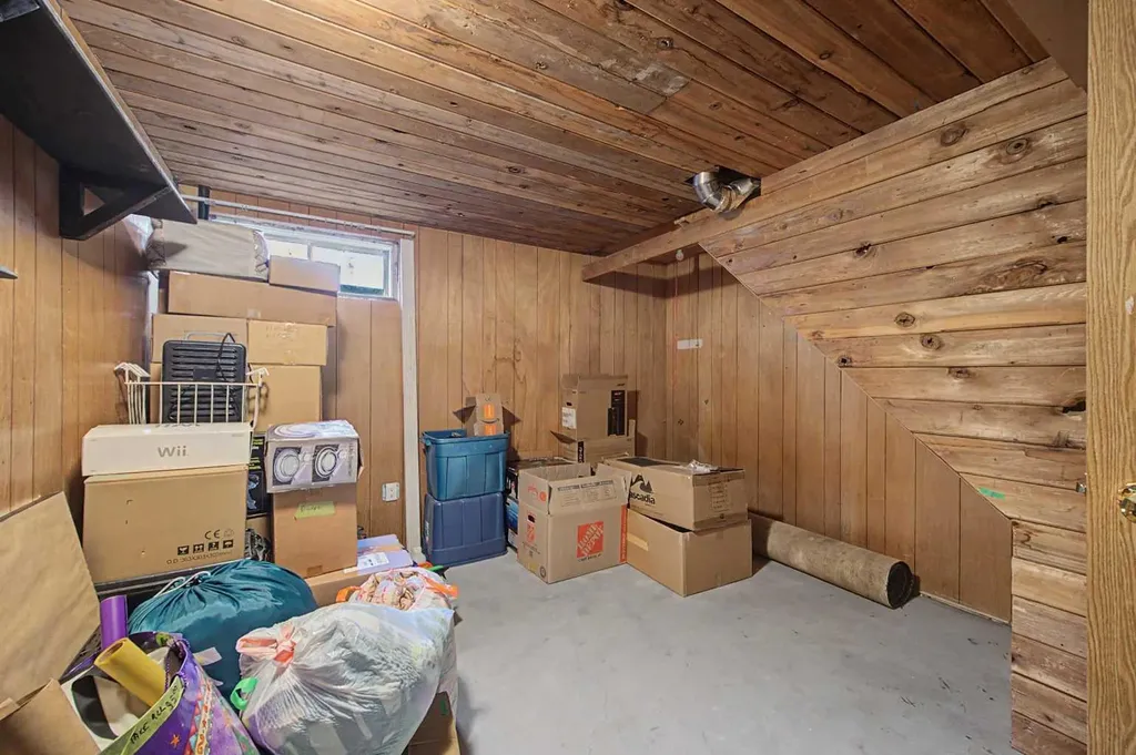 1284 Hunterburn Crescent NW Calgary AB T2K 4T2