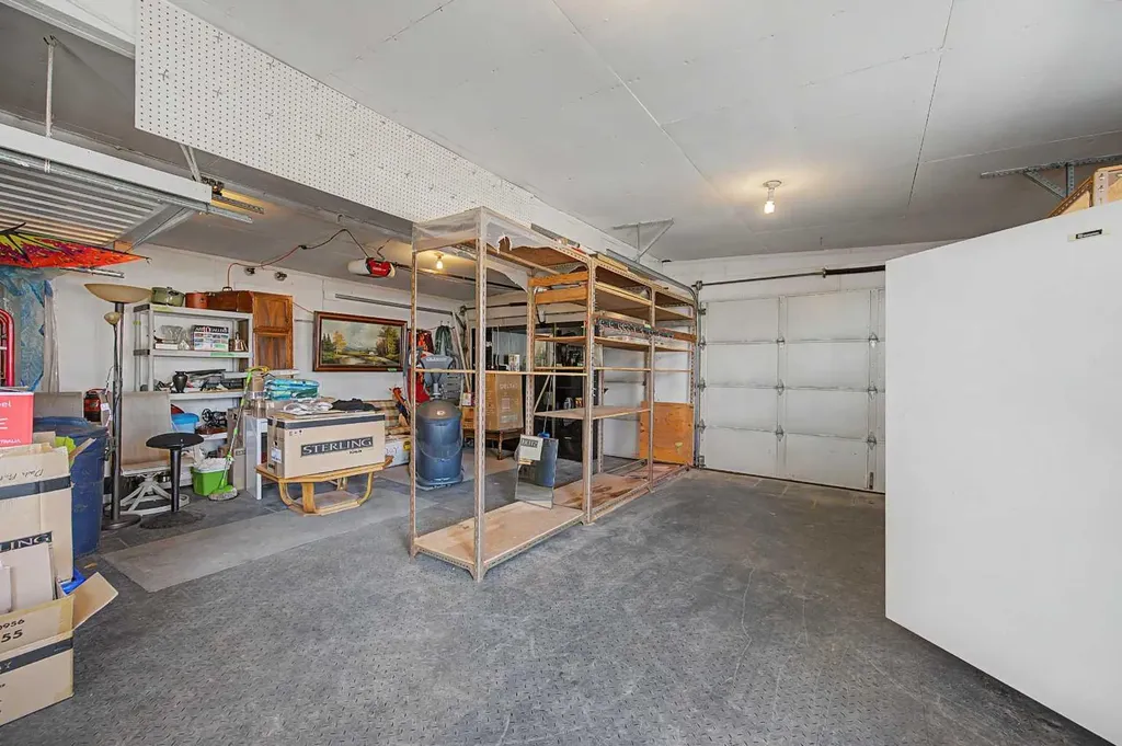 1284 Hunterburn Crescent NW Calgary AB T2K 4T2