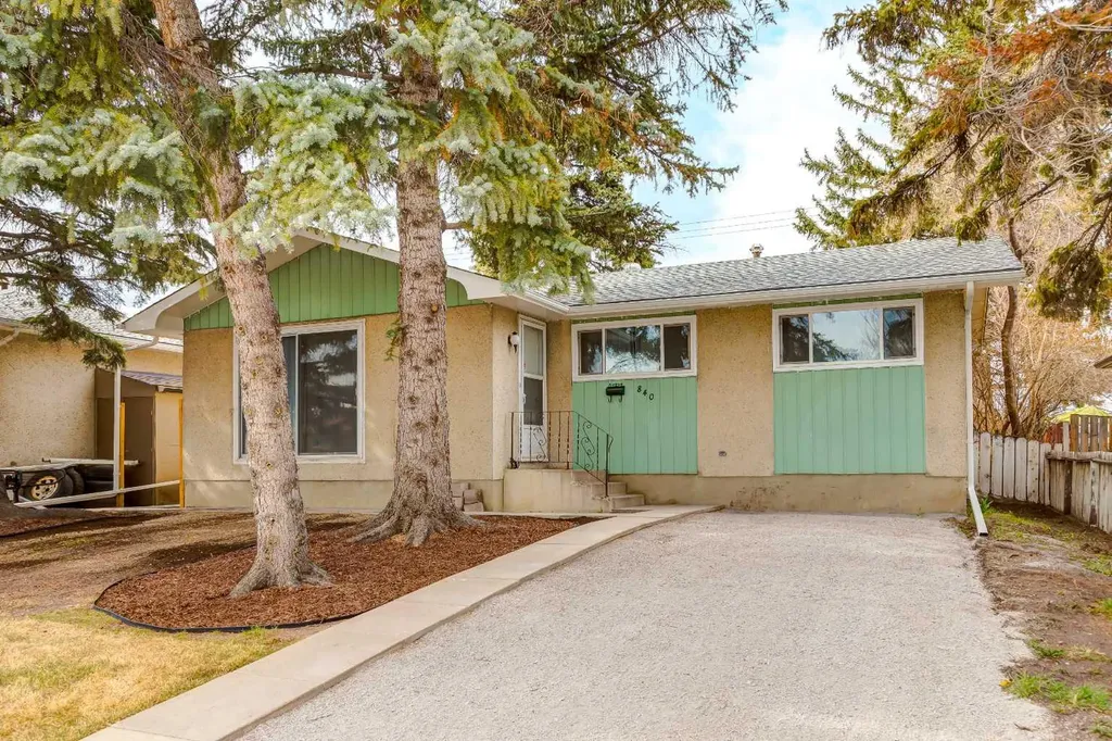 840 Raynard Crescent SE Calgary AB T2A 1X7
