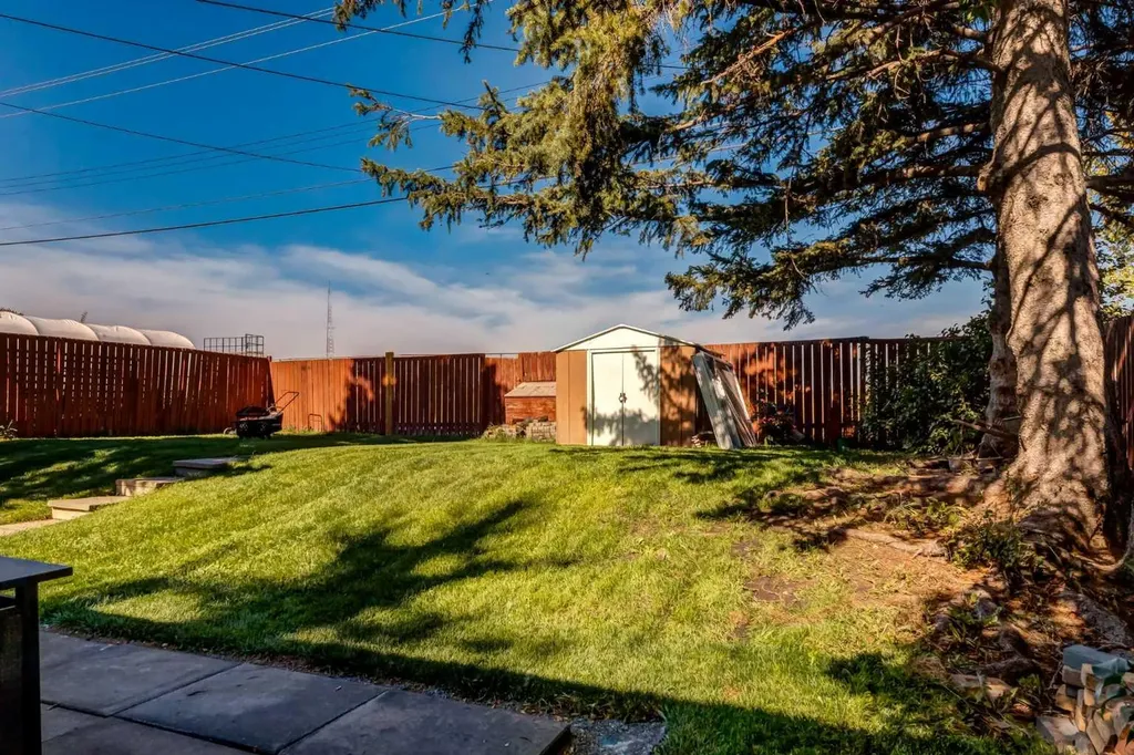 840 Raynard Crescent SE Calgary AB T2A 1X7
