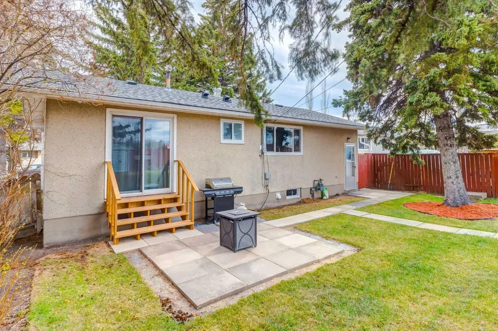 840 Raynard Crescent SE Calgary AB T2A 1X7