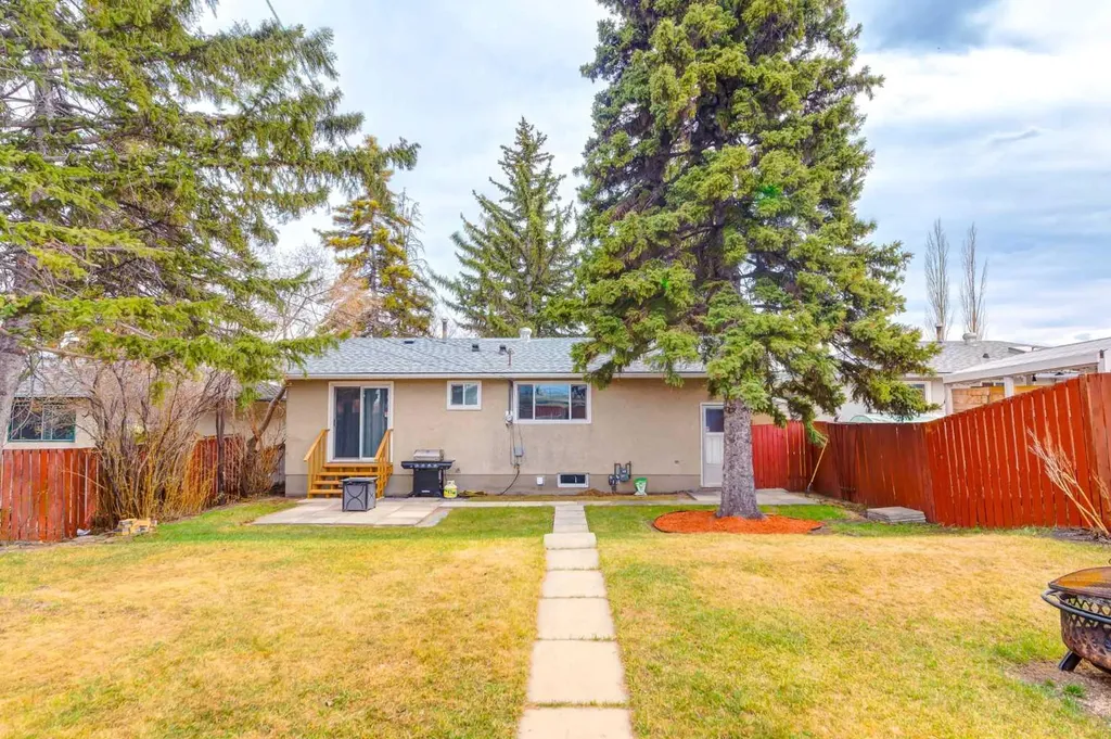 840 Raynard Crescent SE Calgary AB T2A 1X7