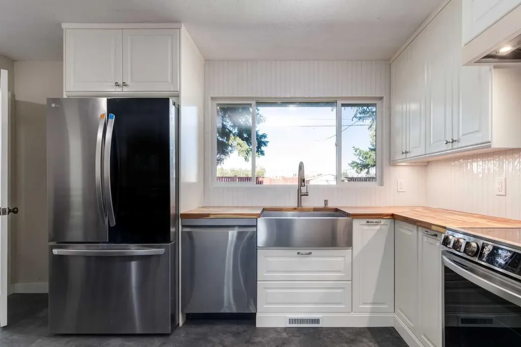 840 Raynard Crescent SE Calgary AB T2A 1X7