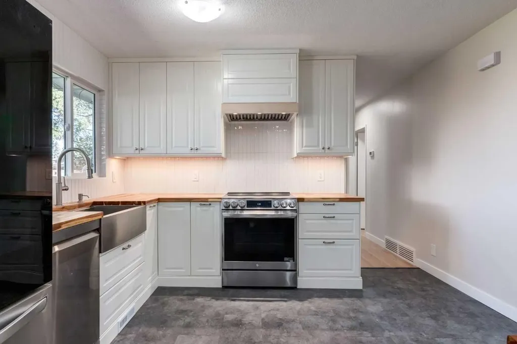 840 Raynard Crescent SE Calgary AB T2A 1X7