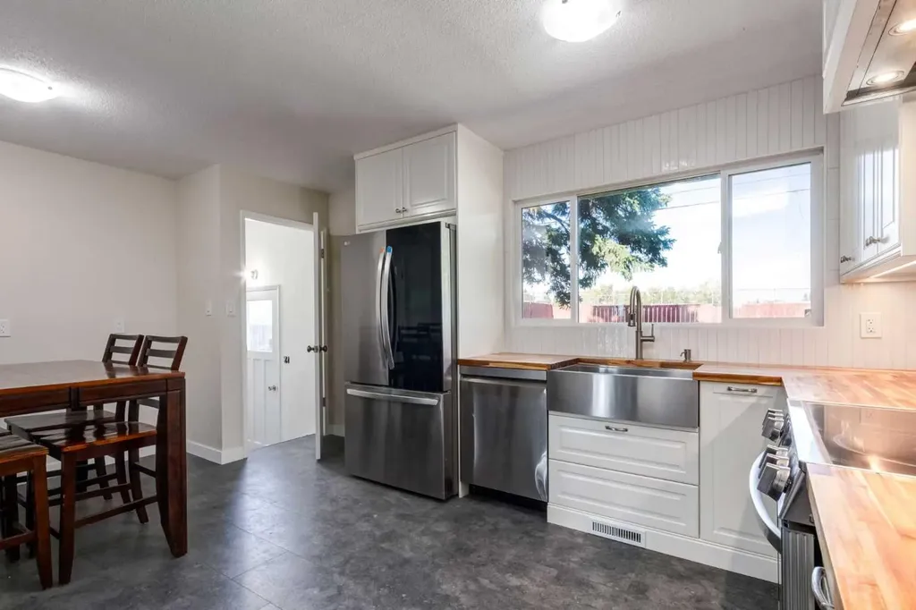 840 Raynard Crescent SE Calgary AB T2A 1X7