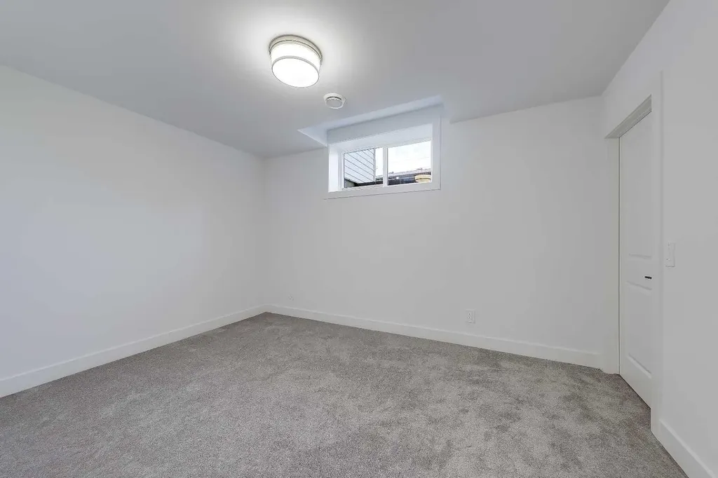 520 22 Avenue NW Calgary AB T2M 1N6