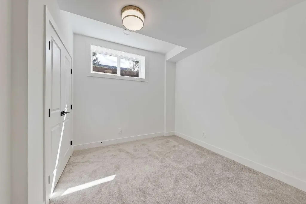 520 22 Avenue NW Calgary AB T2M 1N6