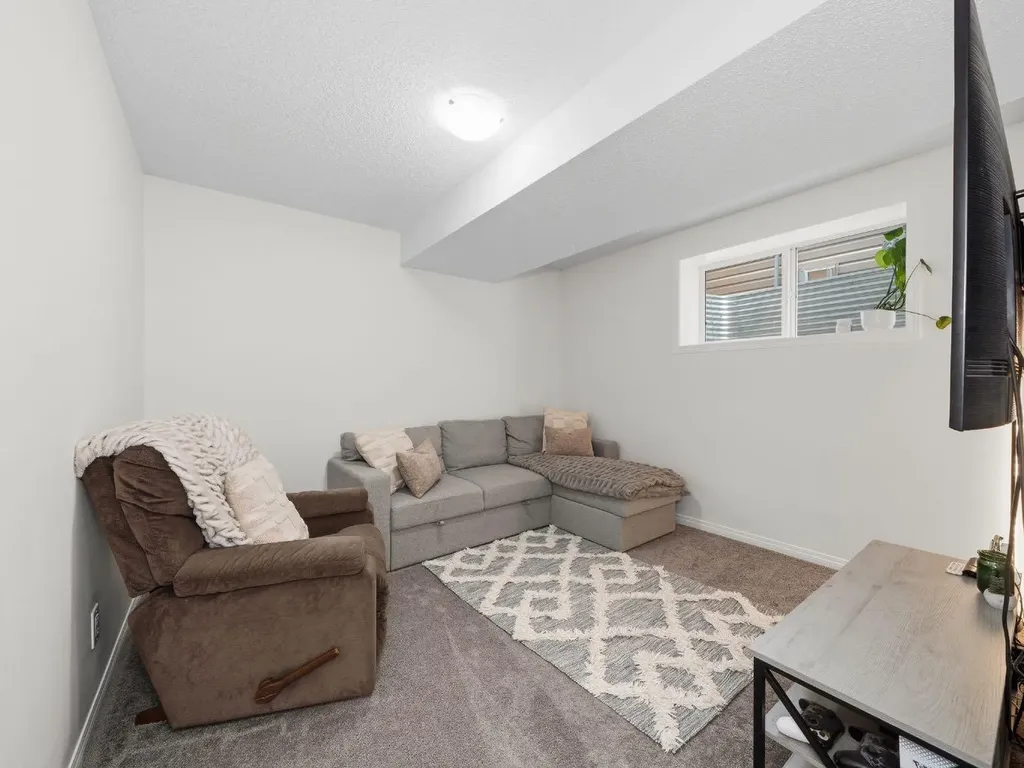 414 Windrow Common SW Airdrie AB T4B 4K4