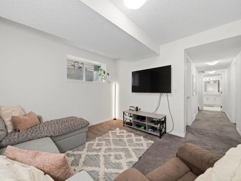 414 Windrow Common SW Airdrie AB T4B 4K4