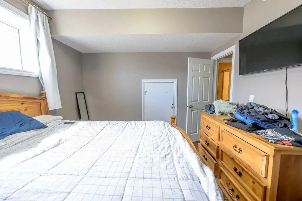11514 75 Avenue Grande Prairie AB T8W 0J4