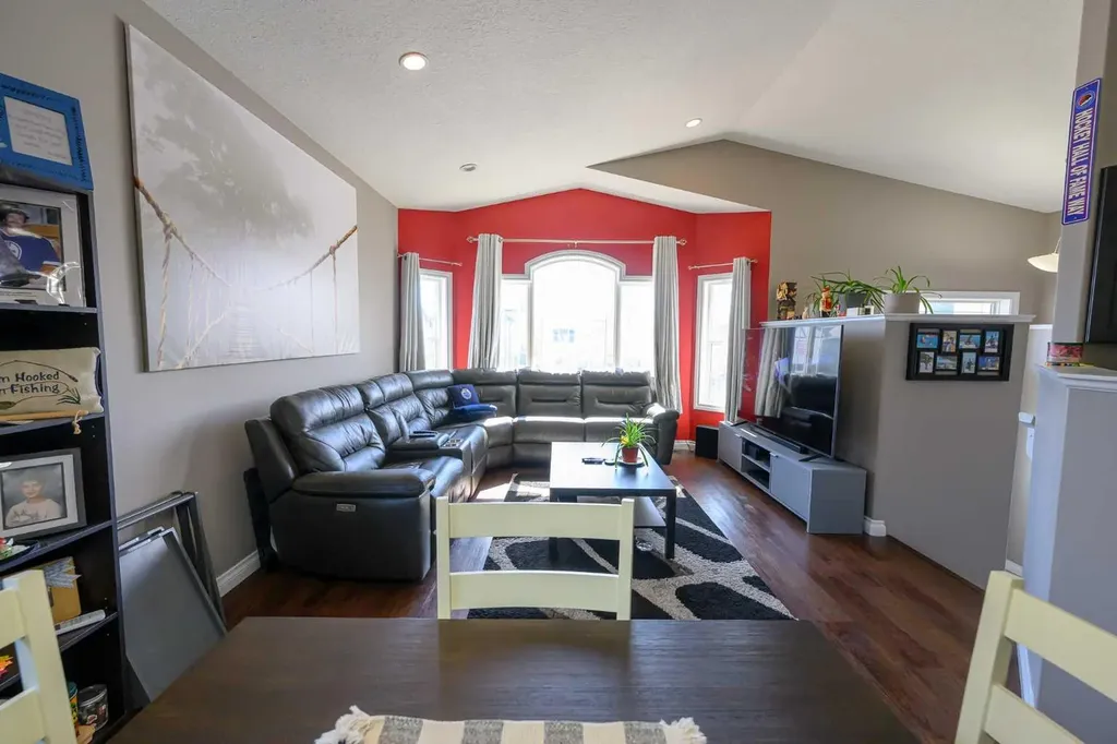 11514 75 Avenue Grande Prairie AB T8W 0J4