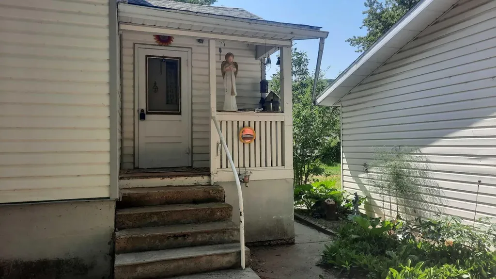 227 6 Street Drumheller AB T0J1B0