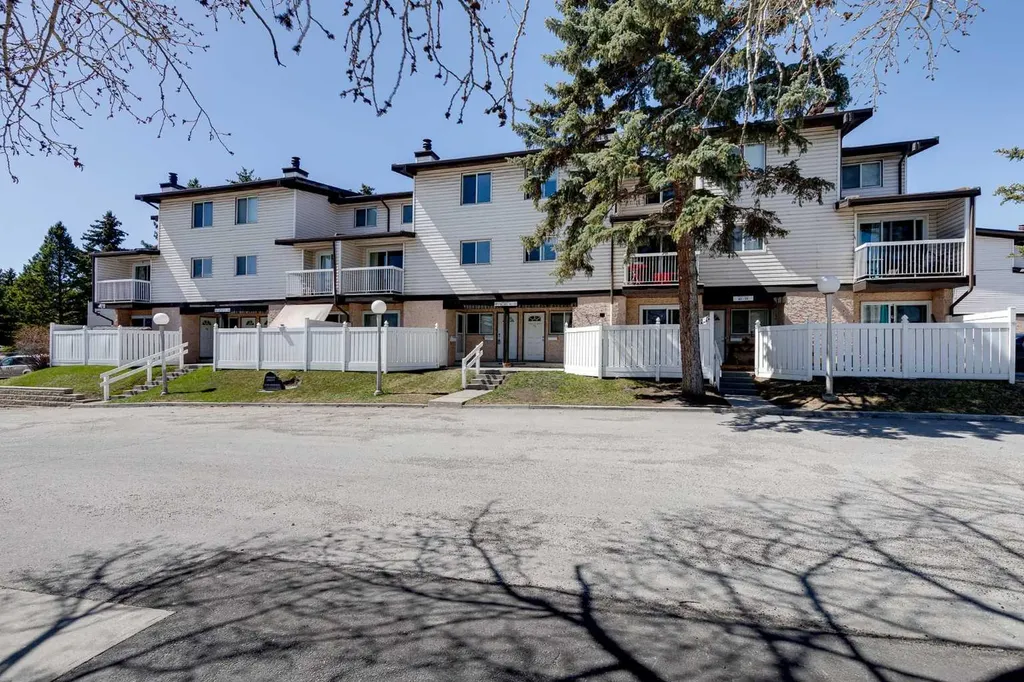 3705 Fonda Way SE Calgary AB T2A 6G9