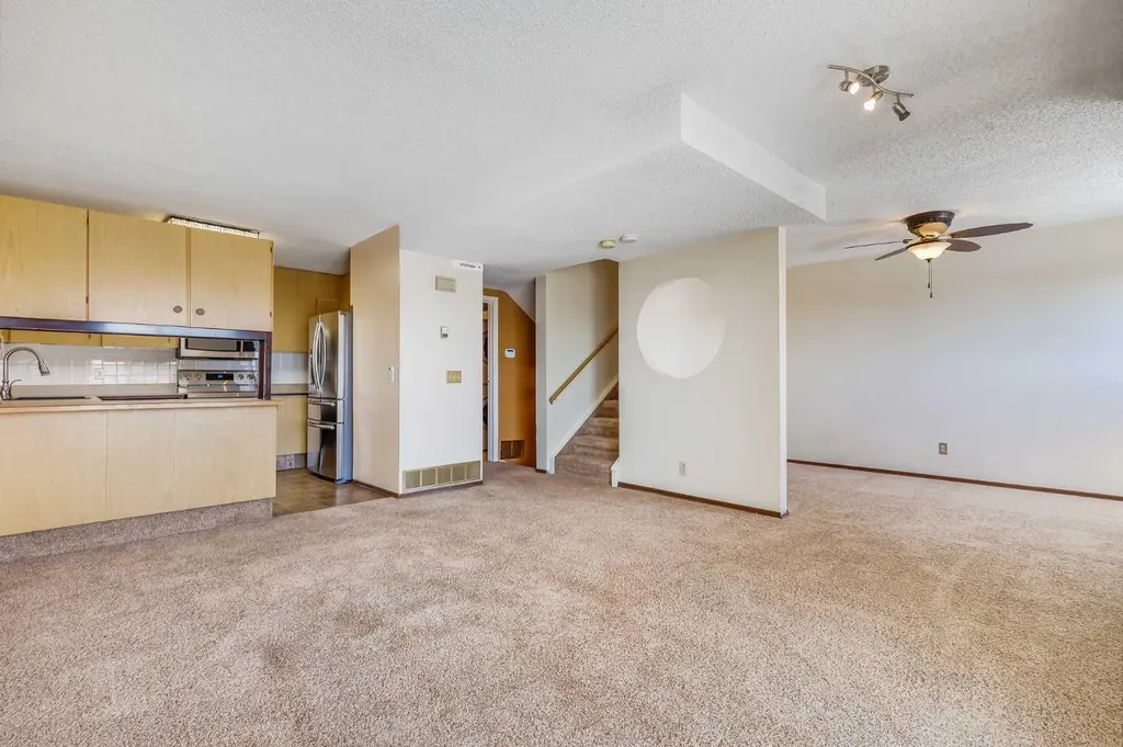 3705 Fonda Way SE Calgary AB T2A 6G9