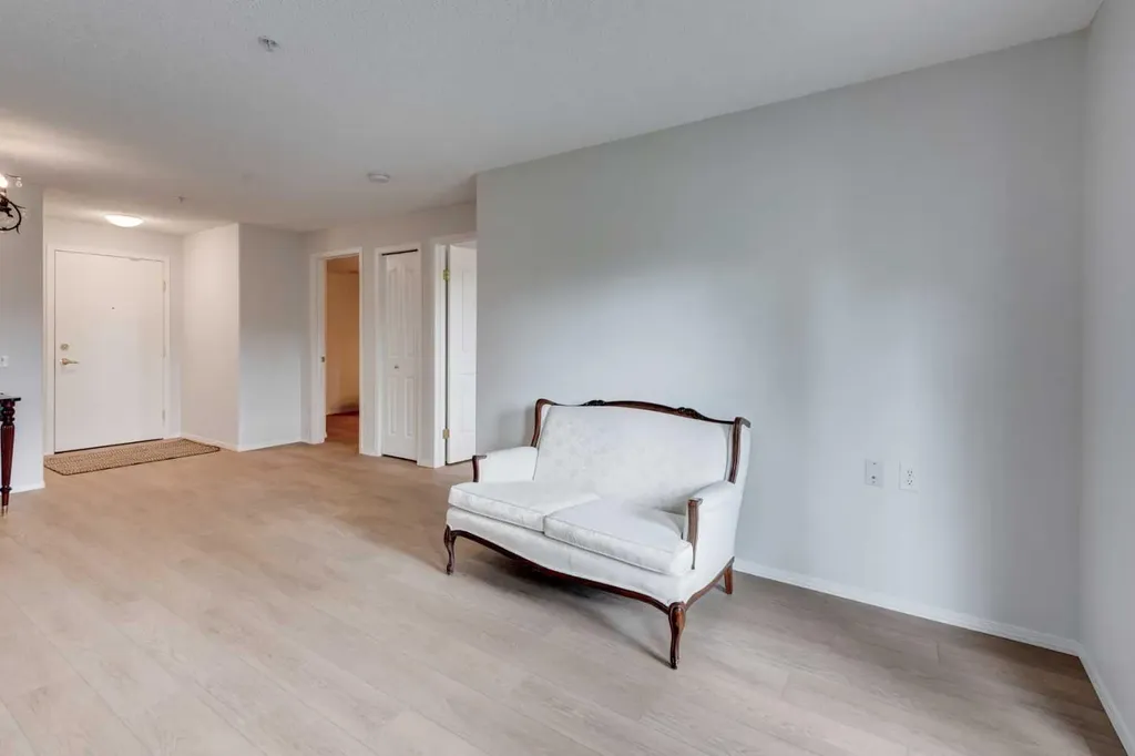 5000 Somervale Court SW Calgary AB T2Y 4M1