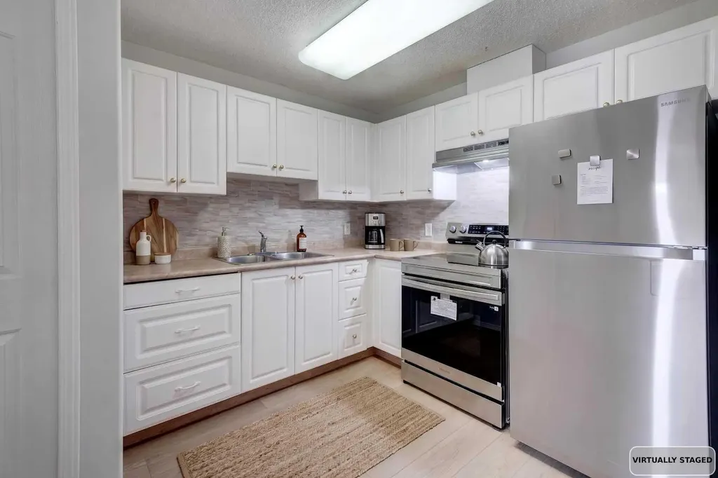 5000 Somervale Court SW Calgary AB T2Y 4M1