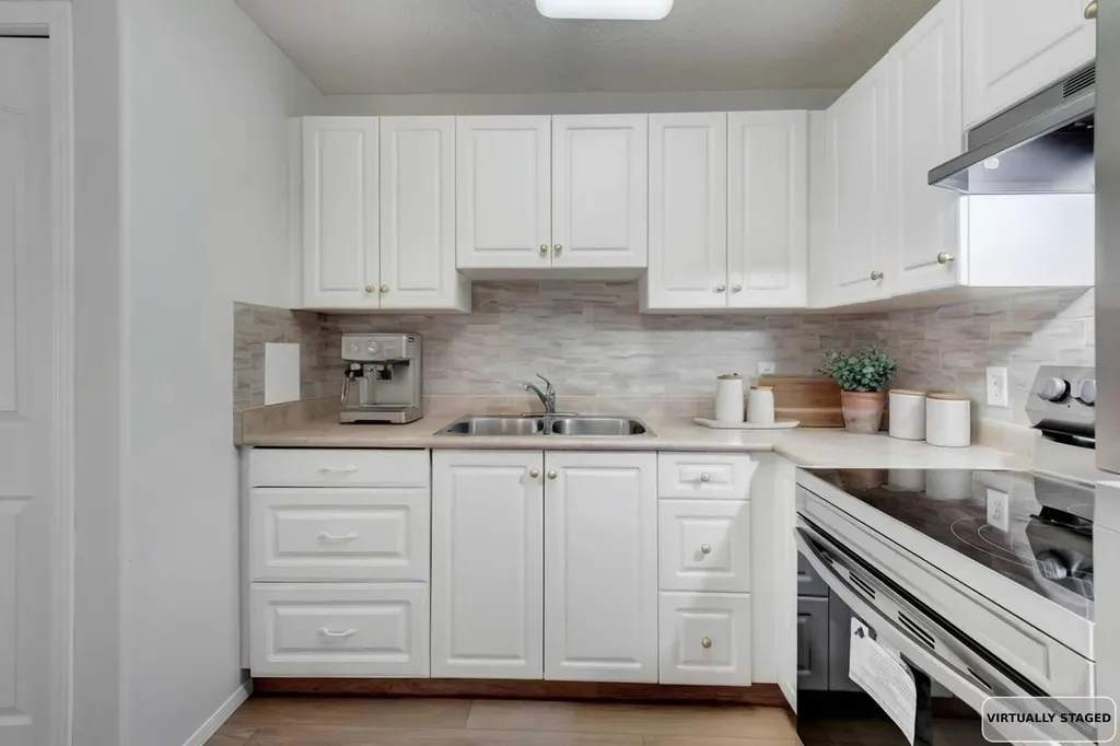 5000 Somervale Court SW Calgary AB T2Y 4M1